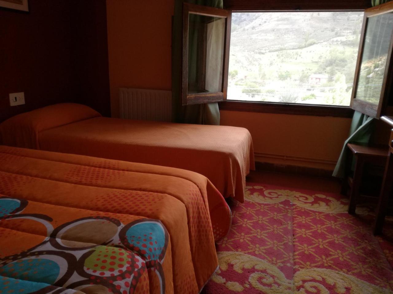 Hostal Del Tajo Peralejos de las Truchas Extérieur photo