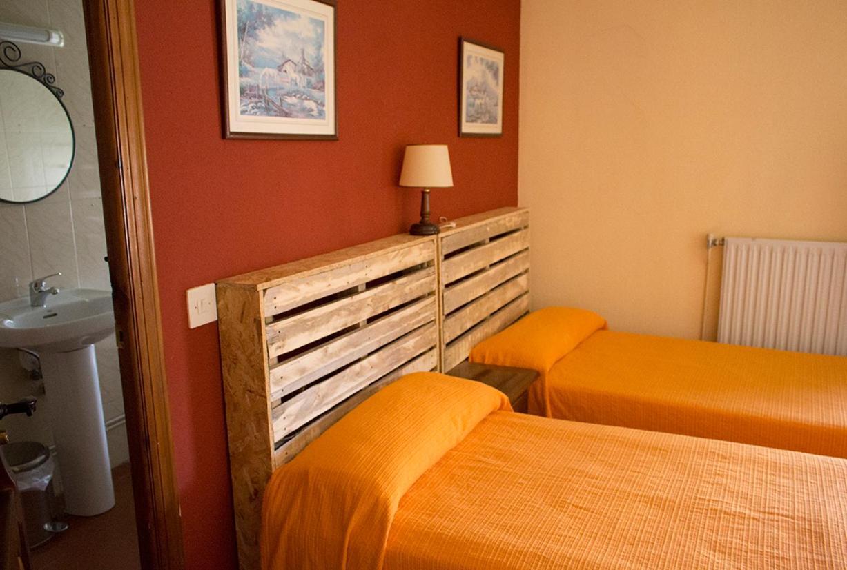 Hostal Del Tajo Peralejos de las Truchas Extérieur photo