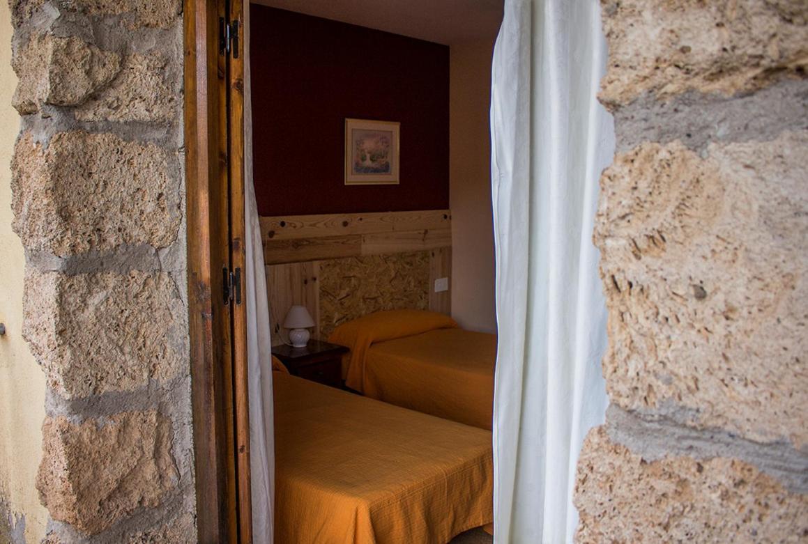 Hostal Del Tajo Peralejos de las Truchas Extérieur photo